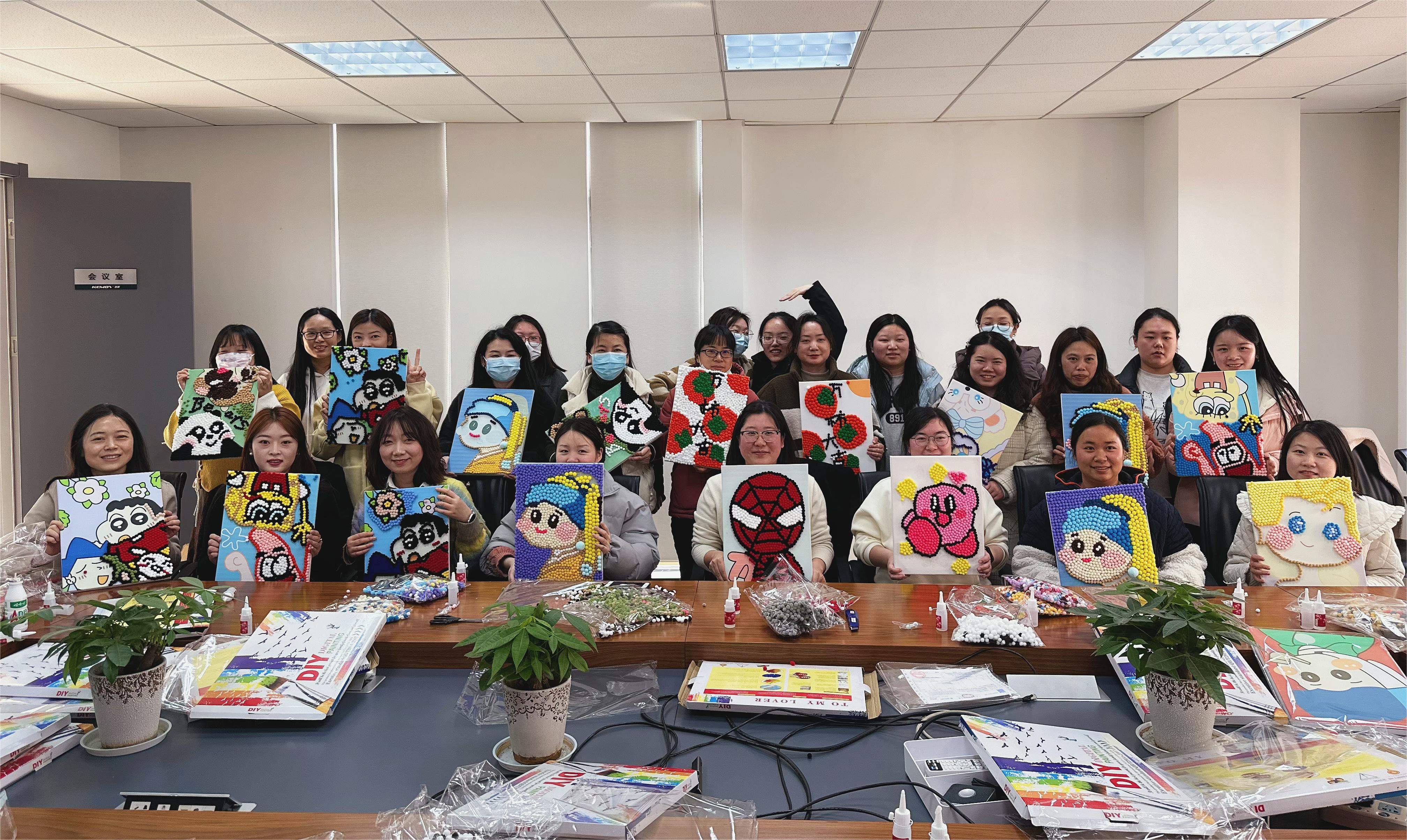 公司举办“少女心万岁”毛球画DIY活动 庆祝国际妇女节